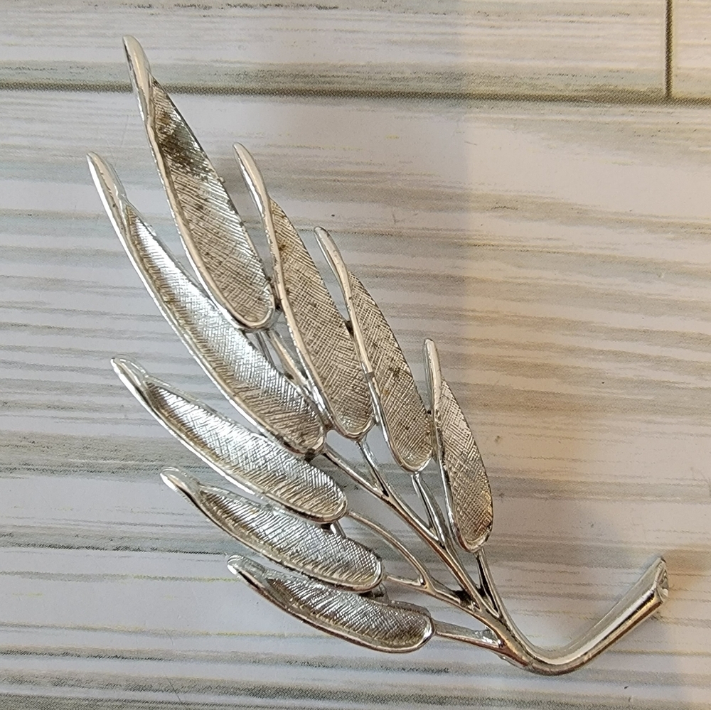 Vintage 1960s Judy Lee Silver Tone Textured Leaf Branch Brooch Pin
